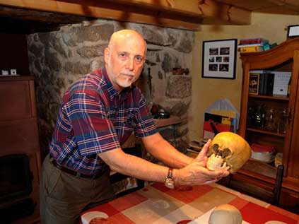 LLOYD PYE Holds Starchild Skull